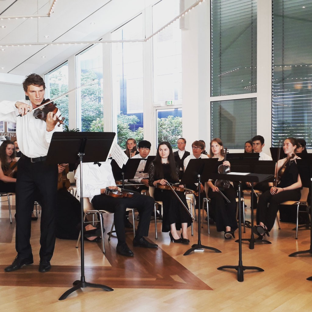 Fotos des Benefizkonzertes des Essener Jugendsinfonieorchesters bei STEAG